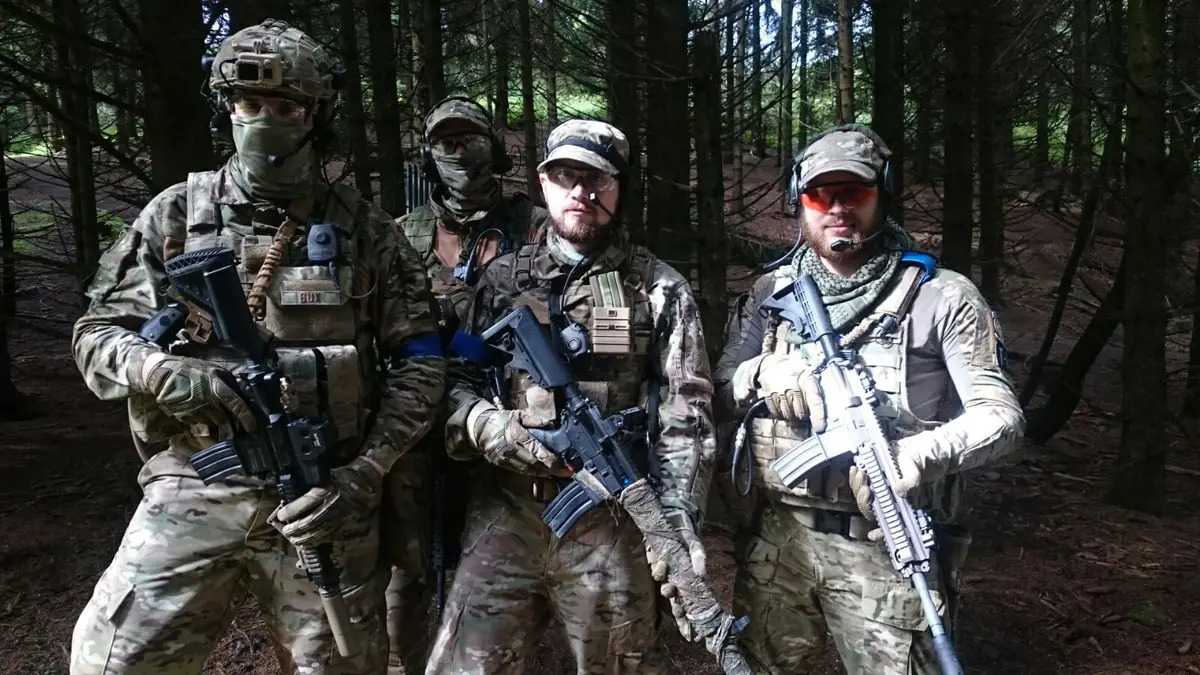 4 Mitglieder von Team A.C.E. bei Bunker Erich.