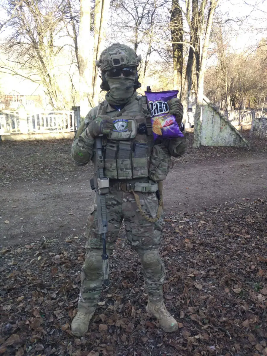 Pathogen mit 'seiner' Tüte Chips.